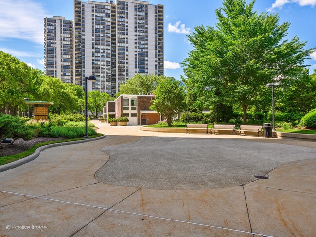 Building Photo - 1460 N Sandburg Terrace