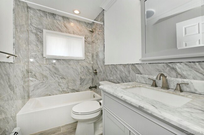 Building Photo - 33 Robin Ln