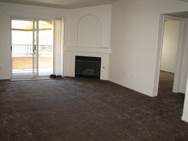 Building Photo - NICE CONDO, 3 BEDROOMS, 2 FULL BATHS, NEW ...