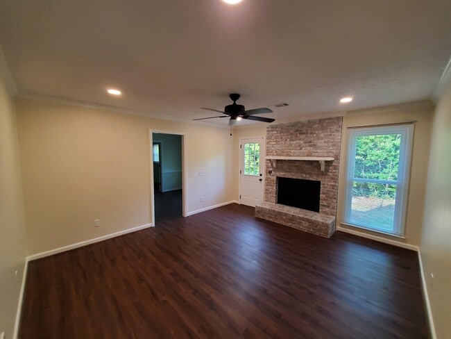 Building Photo - 6608 Autumnleaf Dr