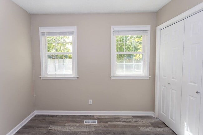 Building Photo - Welcome to this beautiful newly renovated 3-bedroom brick ranch!