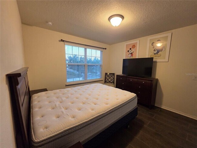 Building Photo - 11842 Silverlake Park Dr