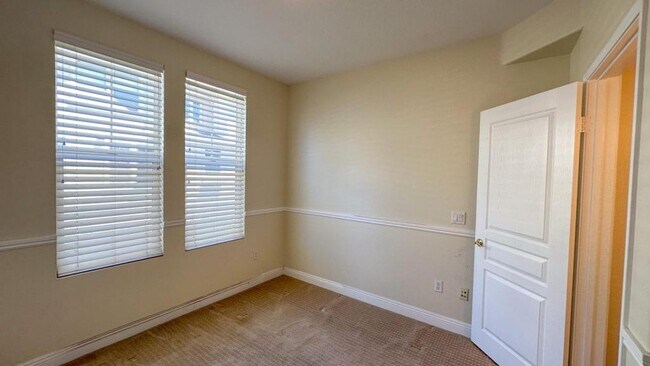Building Photo - 37 Hinterland Way