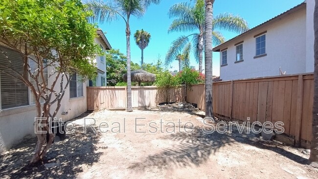 Building Photo - 1138 Calle Dulce