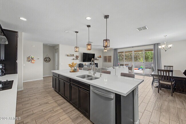 Building Photo - 12113 W Country Club Trail