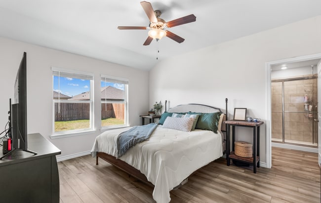 Building Photo - Rental Listing – London ISD