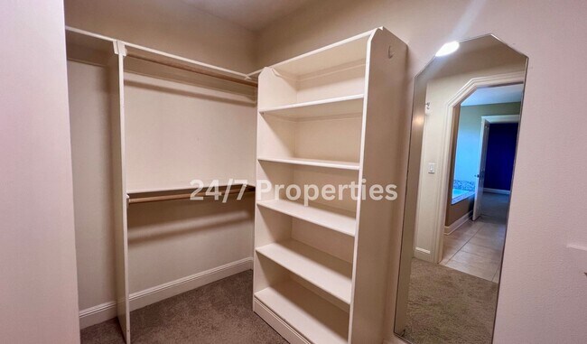 Building Photo - Large 4BD I 2.5BA Home - West Linn!