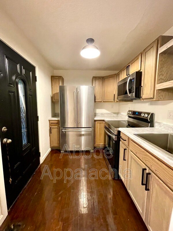 Primary Photo - 187 Poplar St
