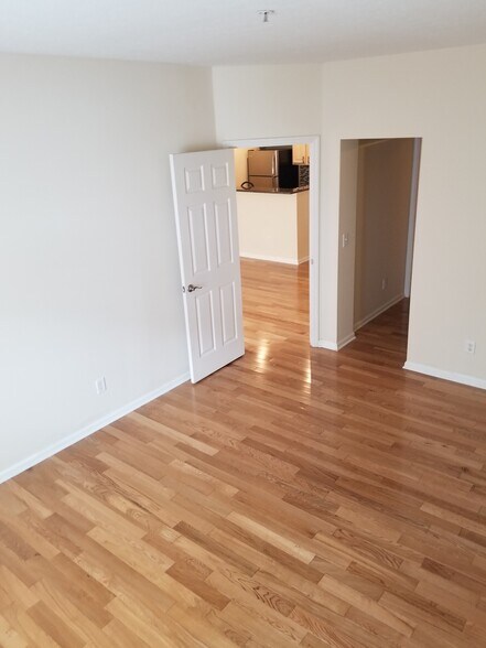Building Photo - 6126 Inishmore Ln