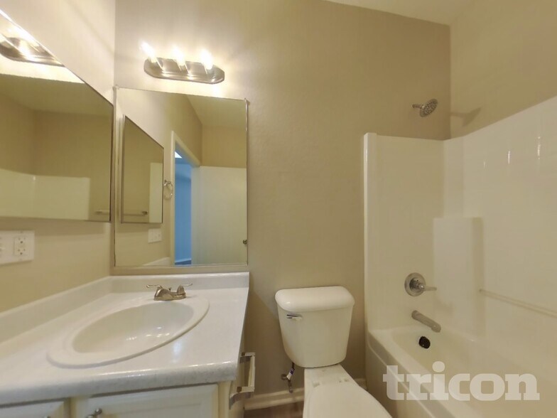 Building Photo - 15441 W Cameron Dr