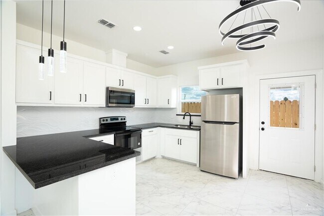 Building Photo - 19 S Xanthia St