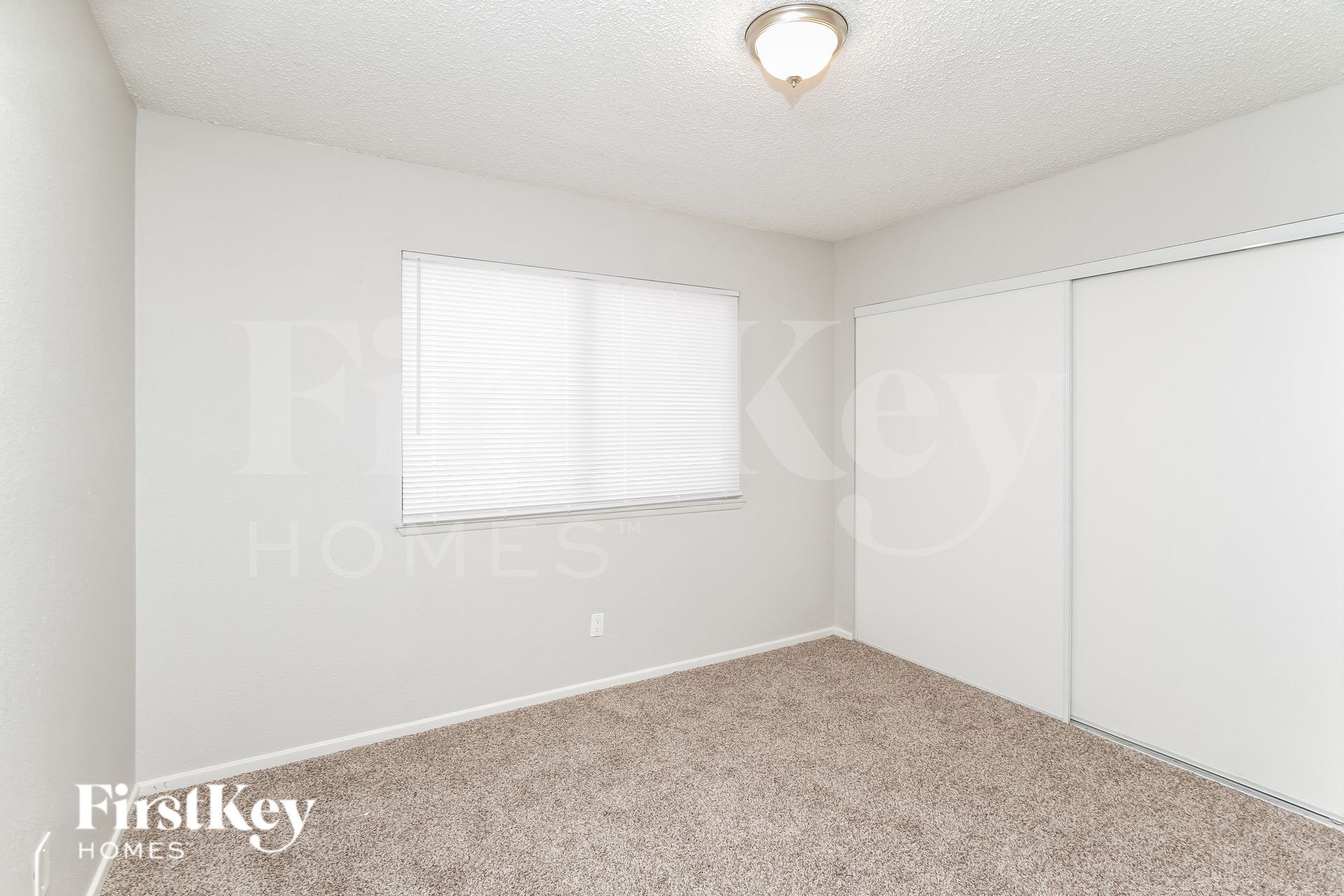 Building Photo - 5909 San Fernando Dr