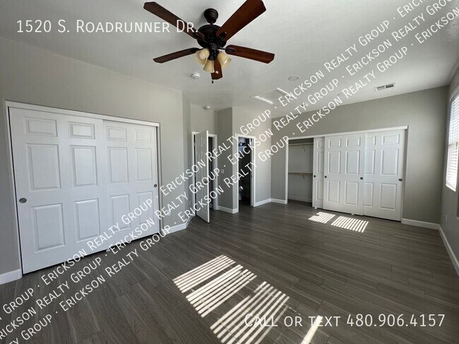 Building Photo - 1520 S Roadrunner Dr