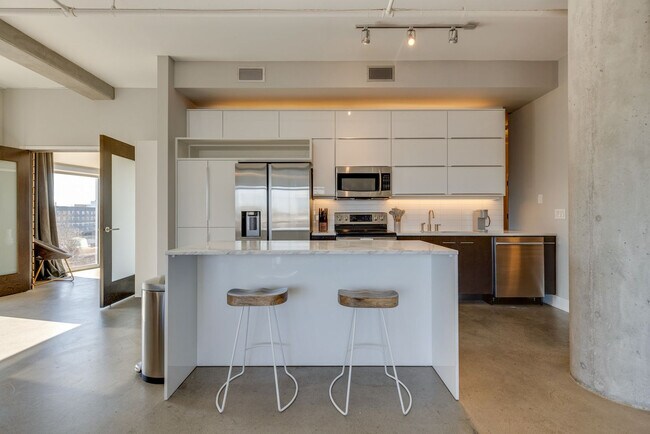 Building Photo - 2115 Yeaman Pl