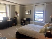 Building Photo - 2031 Locust St