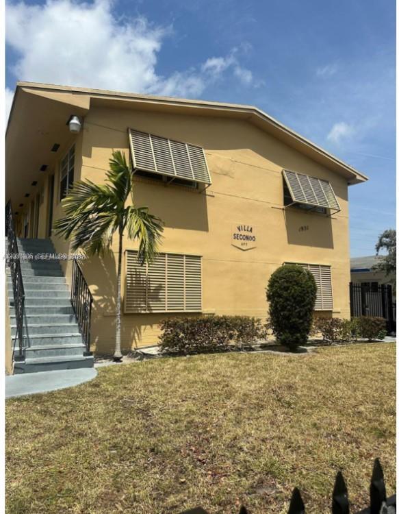 Building Photo - 1931 NE 168th St