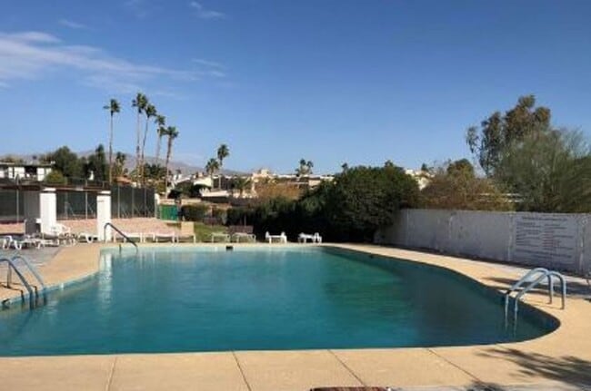 Building Photo - 2 Bedroom - 2 Bath in the Los Lagos Community