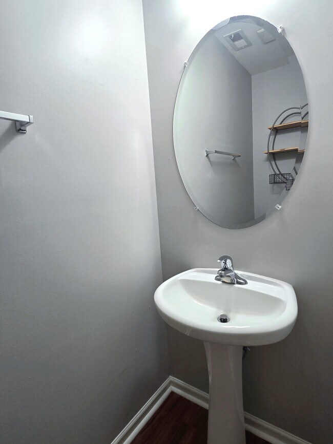 Building Photo - 608 Grasswren Way