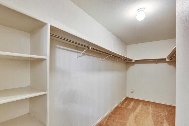 Building Photo - 5204 Bahan Dr