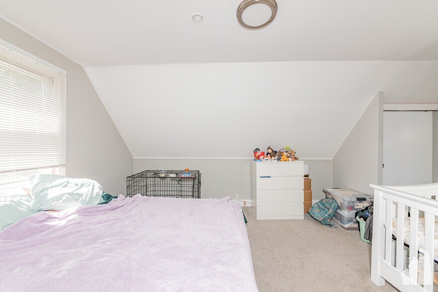 Building Photo - 2923 N Avers Ave