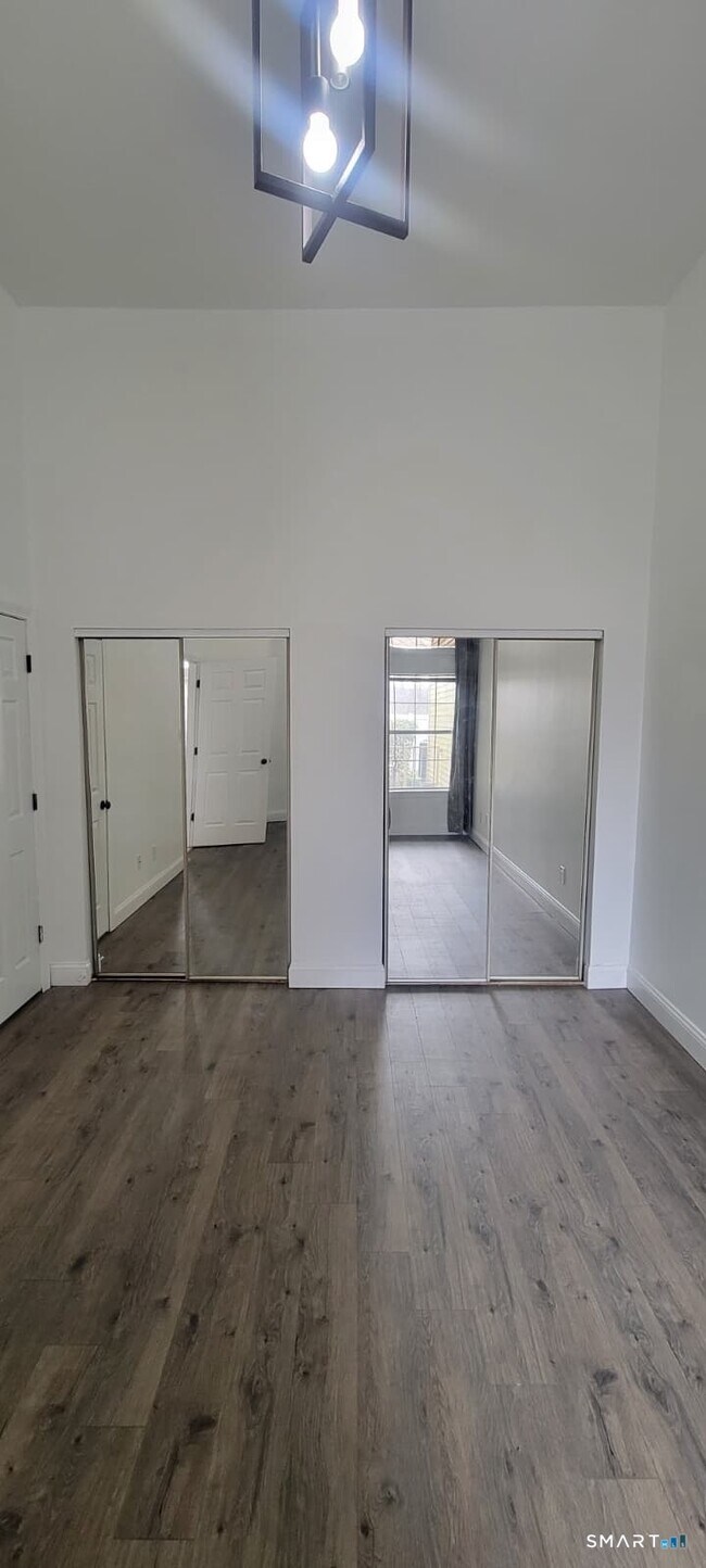 Building Photo - 211 Carriage Crossing Ln