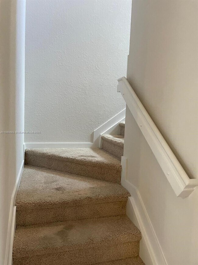 Building Photo - 2423 SE 11th St