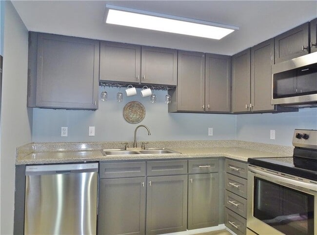 Building Photo - 1580 Harbor Dr