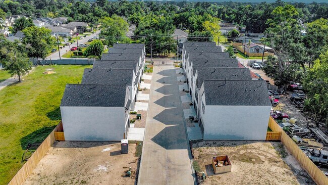 Building Photo - 6523 Tree Branch Dr