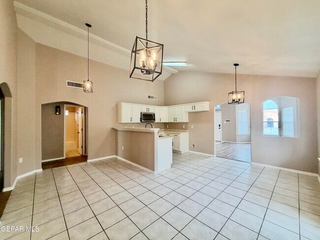 Building Photo - 3904 Tierra Marfil Rd