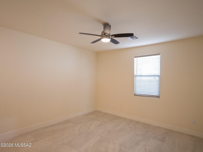 Building Photo - 1616 E Hedrick Dr
