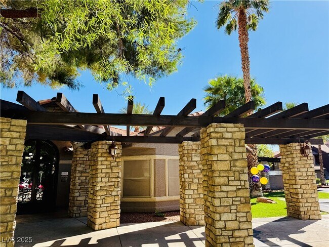 Building Photo - 2750 S Durango Dr