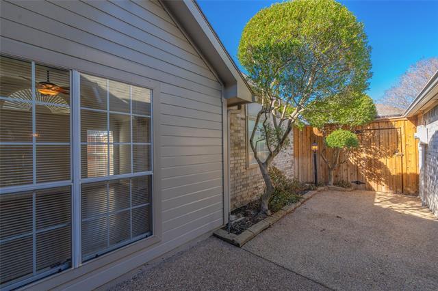 Building Photo - 3913 Overlake Dr