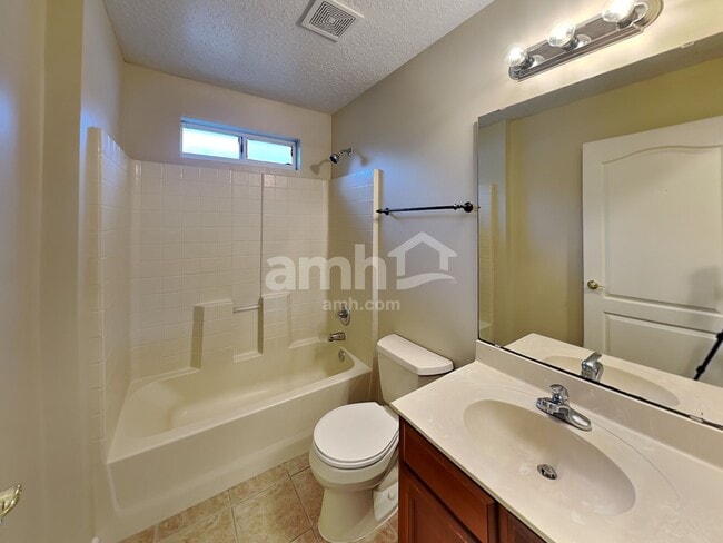 Building Photo - 633 Battlegate Ln