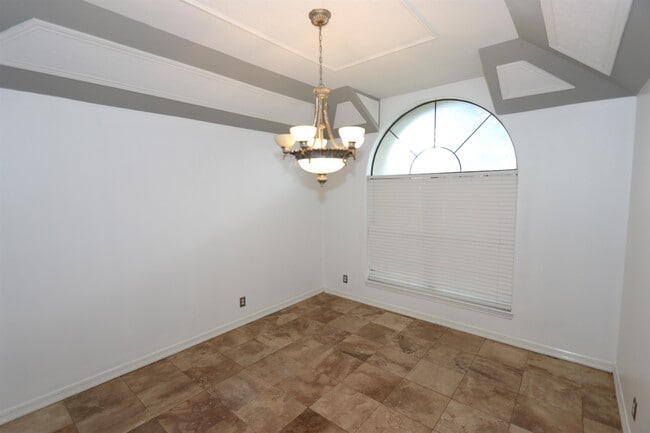 Building Photo - 609 St James Ct