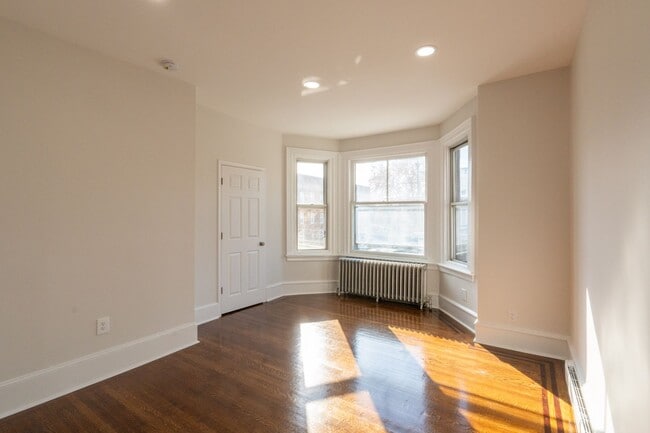 Building Photo - 5003 Pine St