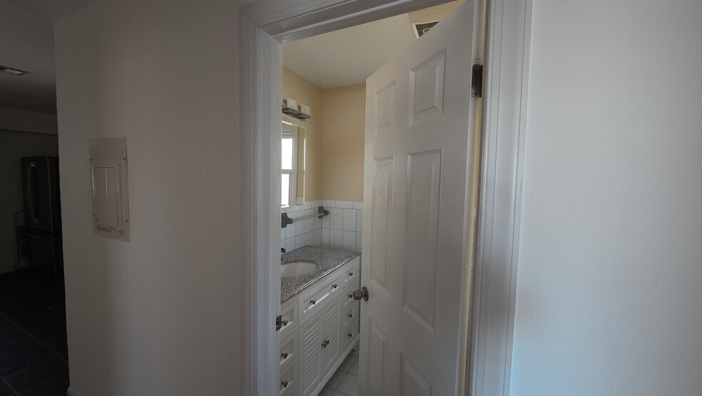 Bathroom 1 - 1302 Morris St