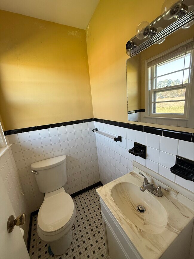 Building Photo - 106 Hawthorne Dr