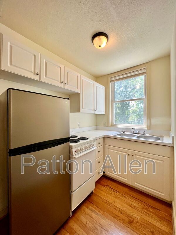 Building Photo - 43 Ravenscroft Dr