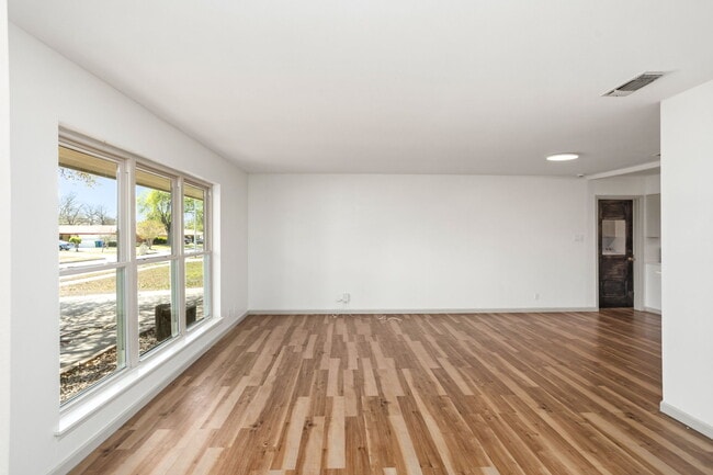 Building Photo - 5259 Prince Valiant Dr