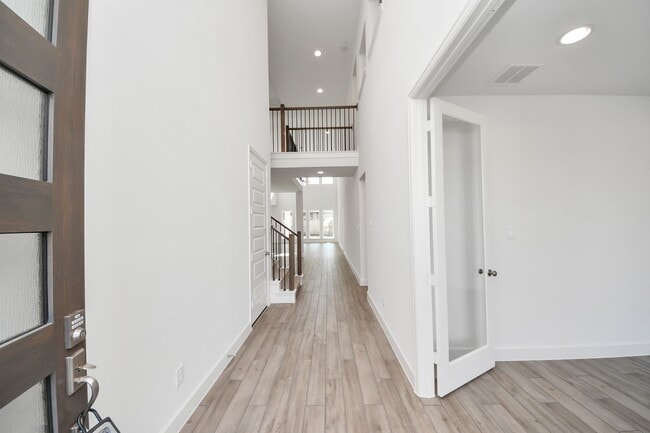 Building Photo - 5806 Pink Coral Ln