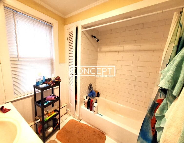 Building Photo - 21 Chandler St