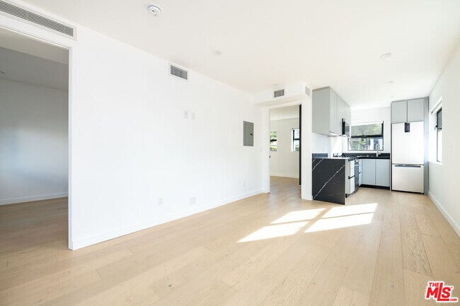 Building Photo - 1325 Cabrillo Ave