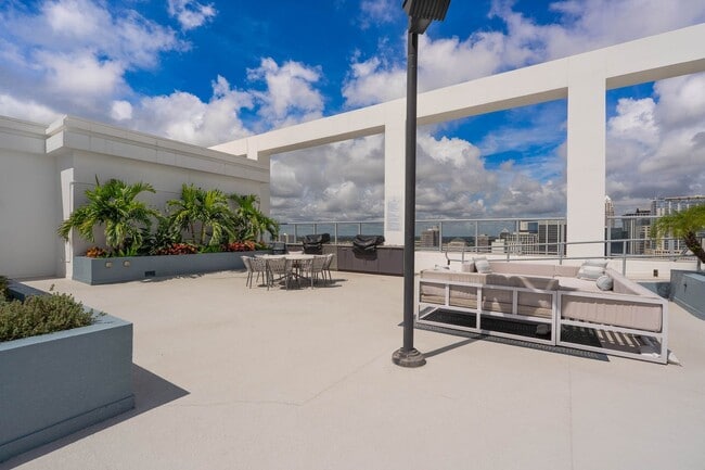 Building Photo - “Sleek Design Meets Walkable Downtown Livi...