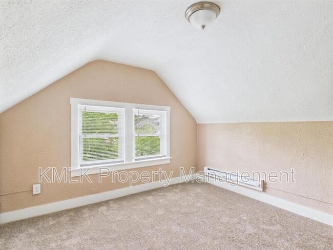 Building Photo - 84 E Mapledale Ave