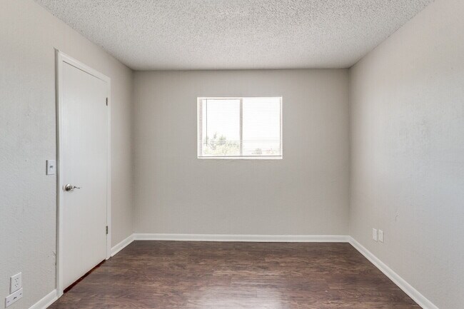 Building Photo - $699 - 2BR in Moore - $99 Move in Special! $0 Deposit!