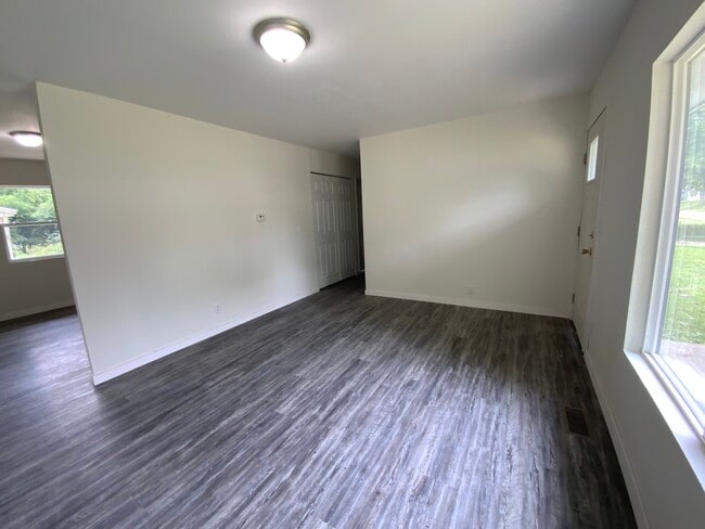 Building Photo - 1015 Koehn Dr