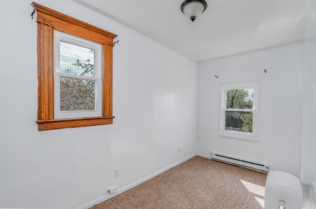 Building Photo - 142 Humphrey Ave