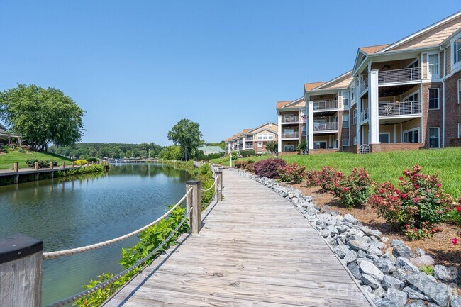 Building Photo - 18511 Harborside Dr