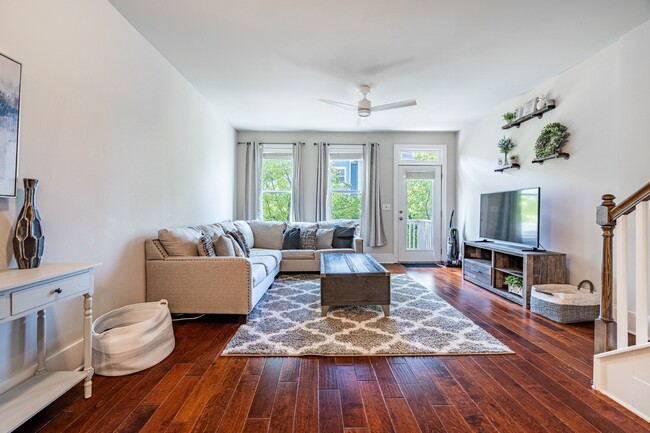 Building Photo - Furnished, 6 - 9 Month lease available.  L...