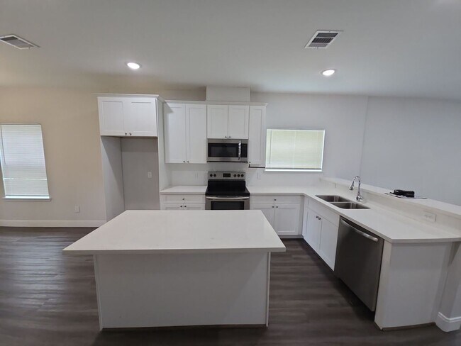 Building Photo - 8235 Locksley Rd